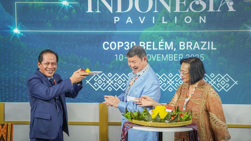 Utusan Khusus Presiden RI Bidang Iklim dan Energi, Hashim S. Djojohadikusumo saat menghadiri peresmian Paviliun Indonesia di Konferensi Perubahan Iklim PBB ke-30 (COP30) di Belém, Brasil. (Dok. Istimewa)