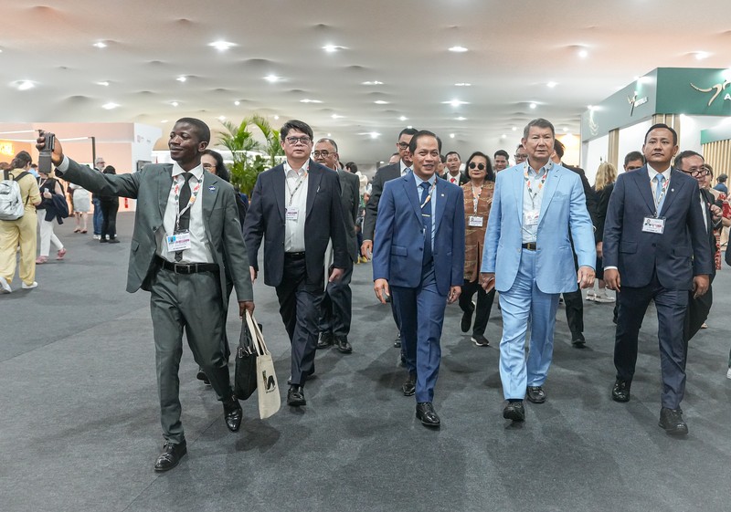 Utusan Khusus Presiden RI Bidang Iklim dan Energi, Hashim S. Djojohadikusumo saat menghadiri peresmian Paviliun Indonesia di Konferensi Perubahan Iklim PBB ke-30 (COP30) di Belém, Brasil. (Dok. Istimewa)