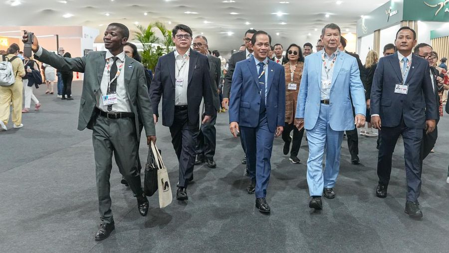 Utusan Khusus Presiden RI Bidang Iklim dan Energi, Hashim S. Djojohadikusumo saat menghadiri peresmian Paviliun Indonesia di Konferensi Perubahan Iklim PBB ke-30 (COP30) di Belém, Brasil. (Dok. Istimewa)