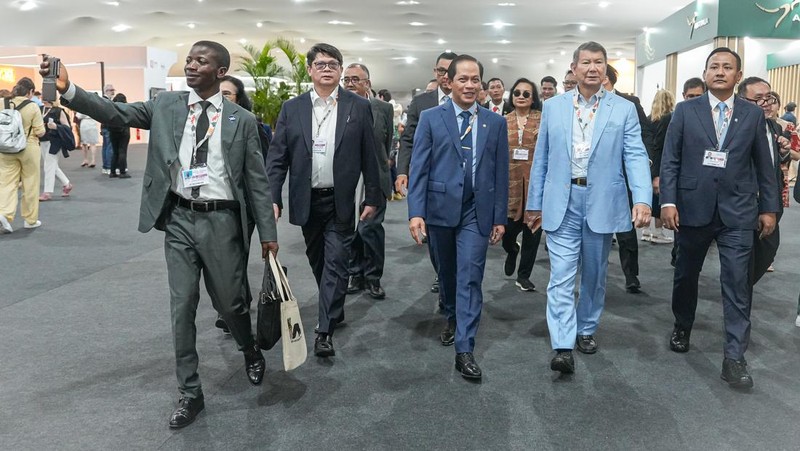 Utusan Khusus Presiden RI Bidang Iklim dan Energi, Hashim S. Djojohadikusumo saat menghadiri peresmian Paviliun Indonesia di Konferensi Perubahan Iklim PBB ke-30 (COP30) di Belém, Brasil. (Dok. Istimewa)