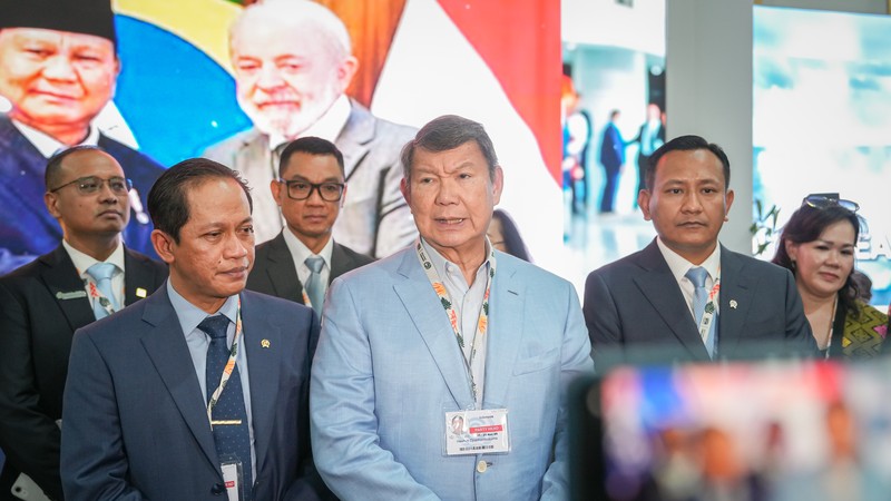 Utusan Khusus Presiden RI Bidang Iklim dan Energi, Hashim S. Djojohadikusumo saat menghadiri peresmian Paviliun Indonesia di Konferensi Perubahan Iklim PBB ke-30 (COP30) di Belém, Brasil. (Dok. Istimewa)