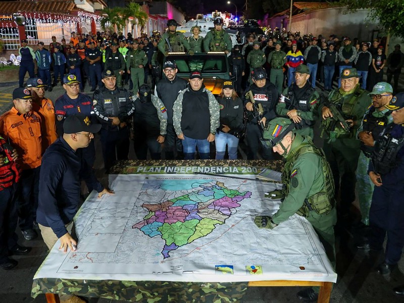 Anggota Milisi dan Angkatan Bersenjata Bolivarian berpartisipasi dalam pengerahan pasukan pertahanan 