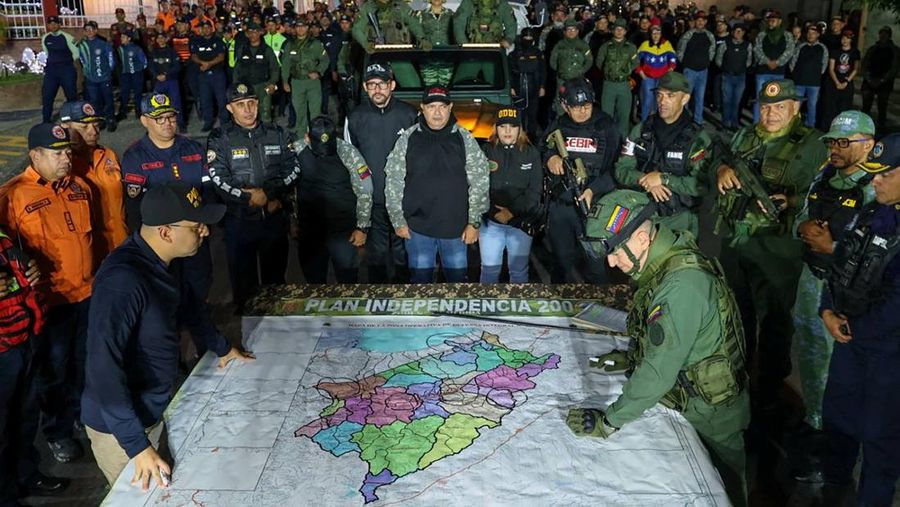 Anggota Milisi dan Angkatan Bersenjata Bolivarian berpartisipasi dalam pengerahan pasukan pertahanan 