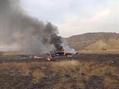 Pesawat Militer Jatuh Berputar Horizontal & Hantam Tanah, 20 Tewas