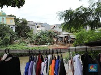 Dulu Dibersihkan Ahok, Bangunan Liar Kepung Lagi Kali Pesanggrahan