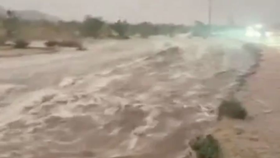 Banjir besar terjang kota Mekkah, Arab Saudi. (Tangkapan LayarX/Top_Disaster)