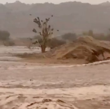 Detik-Detik Banjir Bandang Terjang Mekkah, Jalanan Jadi Mirip Sungai