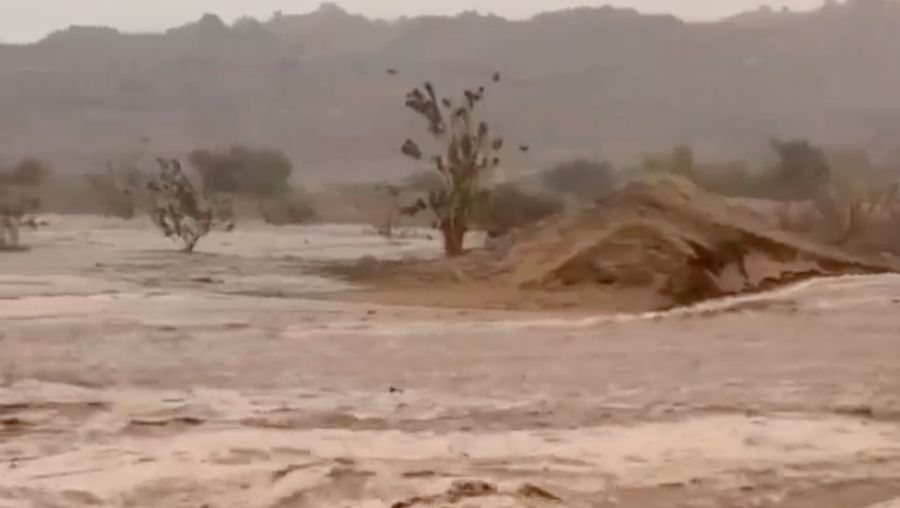 Banjir besar terjang kota Mekkah, Arab Saudi. (Tangkapan LayarX/Top_Disaster)