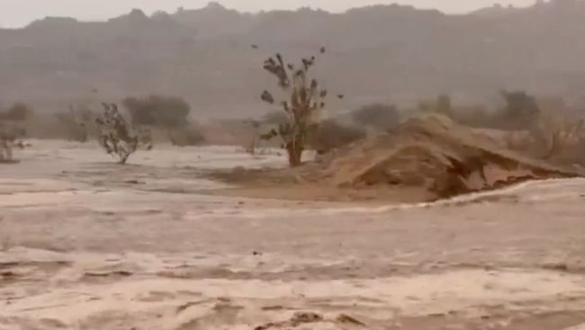Detik-Detik Banjir Bandang Terjang Mekkah, Jalanan Jadi Mirip Sungai