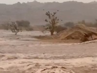 Detik-Detik Banjir Bandang Terjang Mekkah, Jalanan Jadi Mirip Sungai