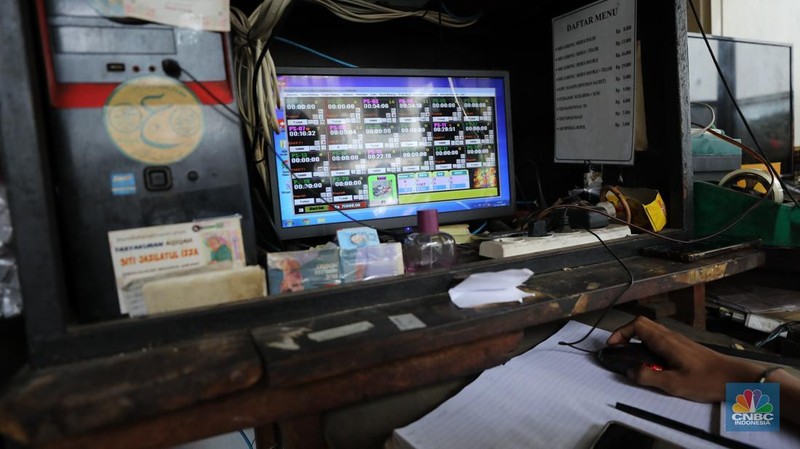 Bisnis rental PlayStation (PS) di Jakarta masih menunjukkan eksistensinya yang kuat. (CNBC Indonesia/Tri Susilo)