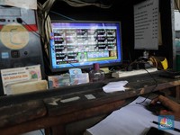 Bisnis rental PlayStation (PS) di Jakarta masih menunjukkan eksistensinya yang kuat. (CNBC Indonesia/Tri Susilo)