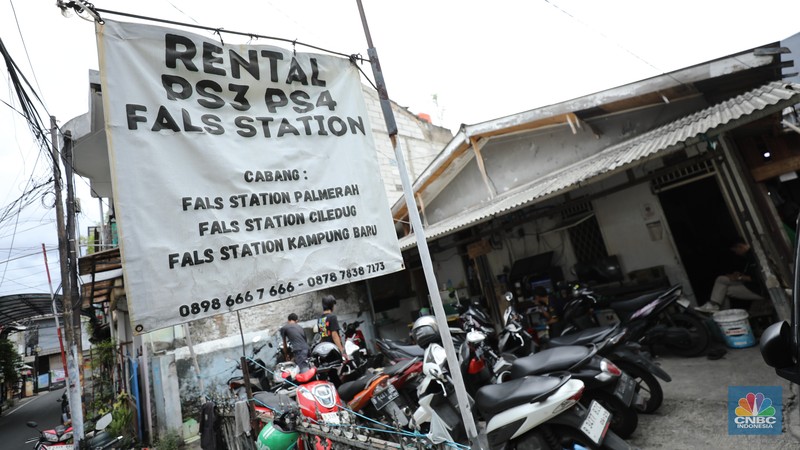 Bisnis rental PlayStation (PS) di Jakarta masih menunjukkan eksistensinya yang kuat. (CNBC Indonesia/Tri Susilo)