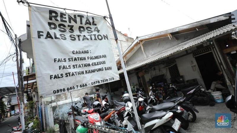 Bisnis rental PlayStation (PS) di Jakarta masih menunjukkan eksistensinya yang kuat. (CNBC Indonesia/Tri Susilo)