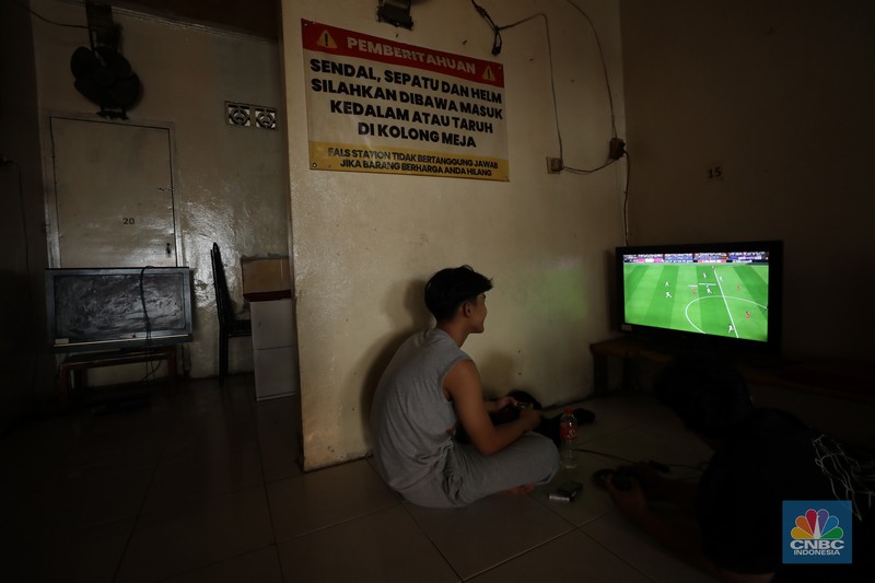 Bisnis rental PlayStation (PS) di Jakarta masih menunjukkan eksistensinya yang kuat. (CNBC Indonesia/Tri Susilo)