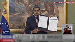 Video: Maduro Tandatangani UU Pertahanan Nasional Baru