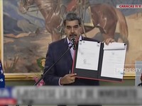 Video: Maduro Tandatangani UU Pertahanan Nasional Baru