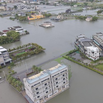 Potret Udara Tetangga RI Digulung Topan Fung-wong, Puluhan Tewas