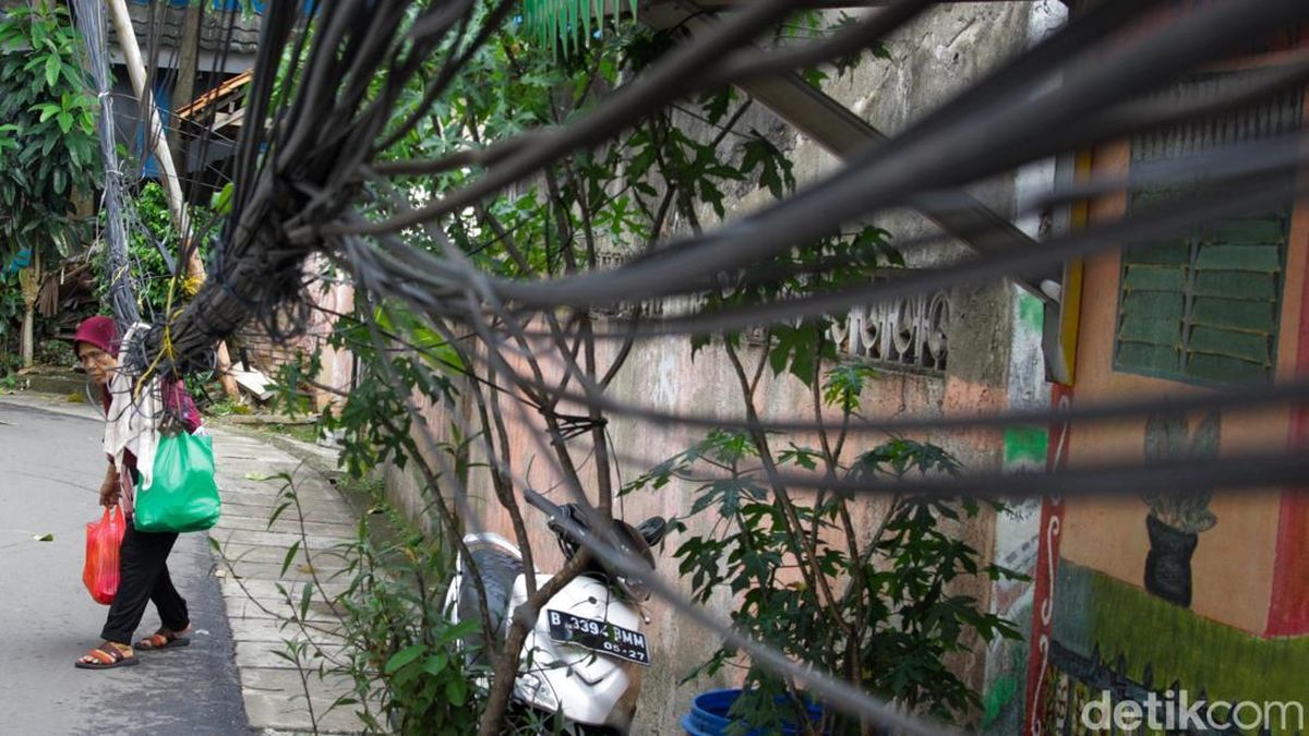 Pemprov DKI Tertibkan Kabel Semrawut di 5 Titik Setiap Pekan — NadiKabar.com