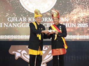 Mendagri Terima Gelar Petua Panglima Hukom dari Wali Nanggroe Aceh