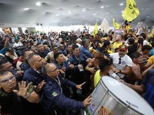 Terobos Lokasi KTT COP30, Masyarakat Adat Brasil Bentrok dengan Petugas