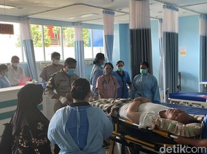 Sat Set Polresta Cilacap Evakuasi Warga Derita Diabetes ke Rumah Sakit