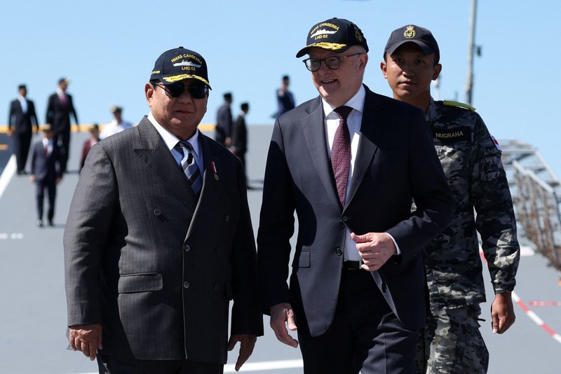 Presiden Prabowo Subianto mengunjungi Pangkalan Armada HMAS Kuttabul di Sydney, Australia, Rabu (12/11/2025). (REUTERS/Hollie Adams)