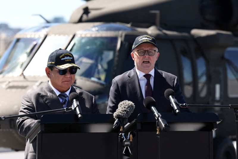 Presiden Prabowo Subianto mengunjungi Pangkalan Armada HMAS Kuttabul di Sydney, Australia, Rabu (12/11/2025). (REUTERS/Hollie Adams)