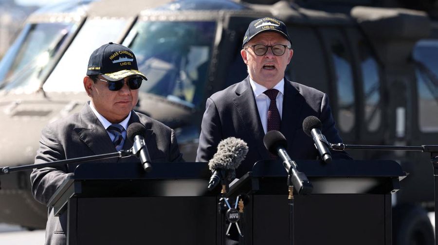 Presiden Prabowo Subianto mengunjungi Pangkalan Armada HMAS Kuttabul di Sydney, Australia, Rabu (12/11/2025). (REUTERS/Hollie Adams)