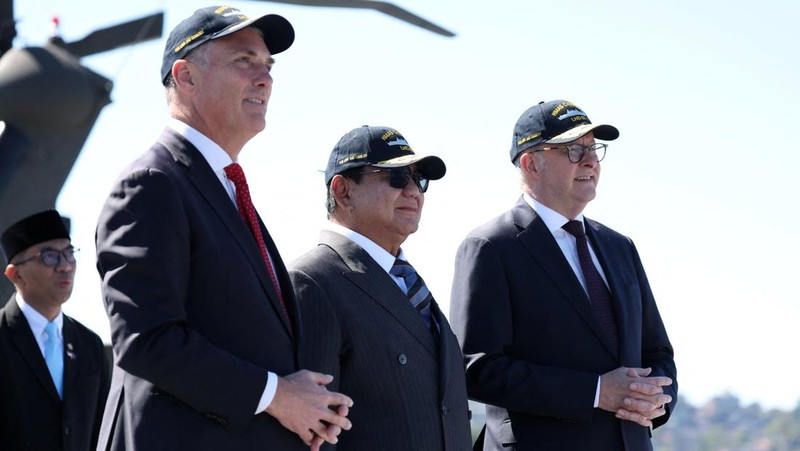 Presiden Prabowo Subianto mengunjungi Pangkalan Armada HMAS Kuttabul di Sydney, Australia, Rabu (12/11/2025). (REUTERS/Hollie Adams)