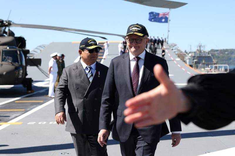 Presiden Prabowo Subianto mengunjungi Pangkalan Armada HMAS Kuttabul di Sydney, Australia, Rabu (12/11/2025). (REUTERS/Hollie Adams)