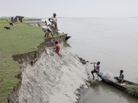 Potret Miris Warga Bertahan di Tengah Erosi, Rumah Hilang Seketika