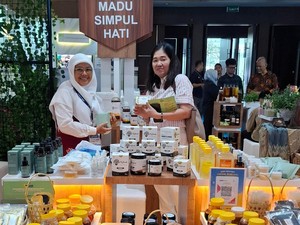 Dari Sarang Lebah, Perempuan Garut Ini Sukses Kuliahkan Tiga Anaknya