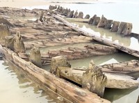 Bangkai Kapal Dagang Kuno Berabad-abad Tiba-Tiba Muncul, Apa Isinya?