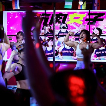 Viral, Bar di Tokyo Tampilkan Wanita Kekar Berotot Besar