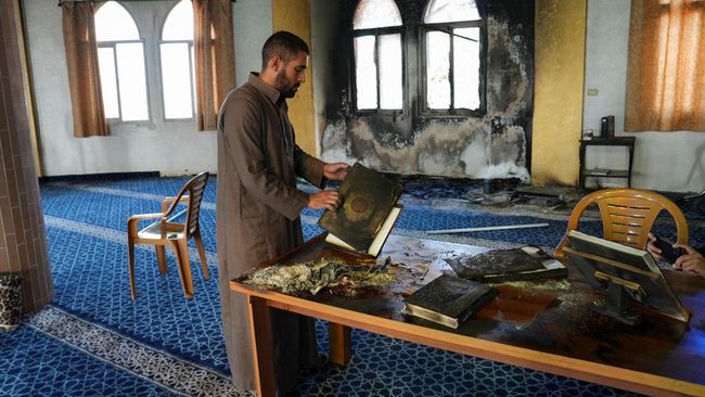 Keji! Pemukim Israel Serbu Masjid Palestina, Al Quran Dibakar
