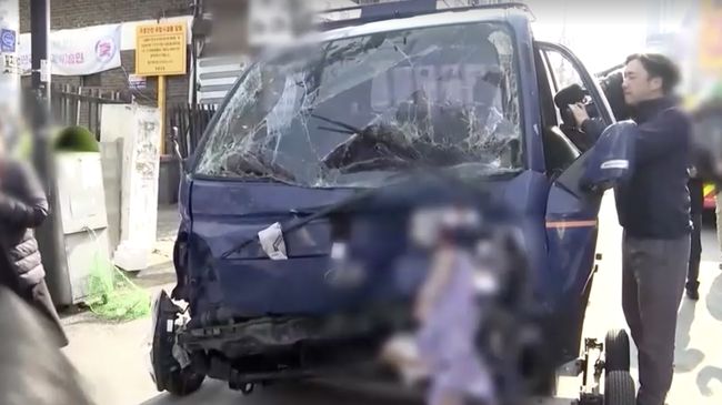 Brutal! Mobil Pickup Seruduk Pasar Tradisional, 2 Orang Tewas-18 Luka
