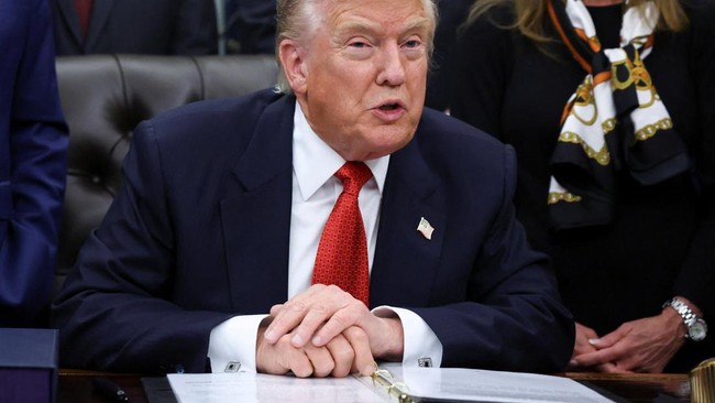 Trump Respons Tarif Dibatalkan MA, Teken Tarif Baru 10 Persen