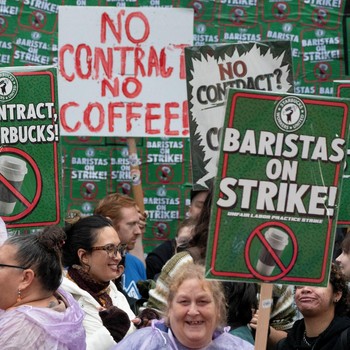 Ramai-Ramai Karyawan Strabuck Ngamuk & Mogok Kerja