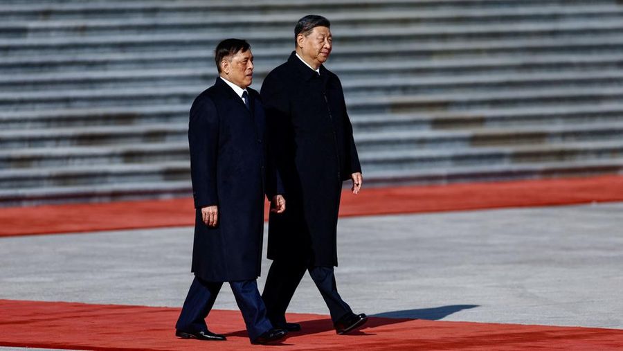 Raja Thailand Maha Vajiralongkorn dan Presiden Tiongkok Xi Jinping menghadiri upacara penyambutan di Balai Agung Rakyat, Beijing, Tiongkok, 14 November 2025. REUTERS/Tingshu Wang/Pool