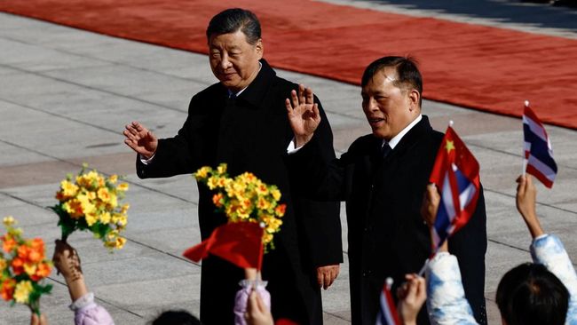 Jalan di Karpet Merah, Momen Raja Thailand Temui Xi Jinping di Beijing