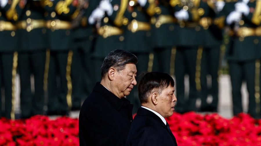 Raja Thailand Maha Vajiralongkorn dan Presiden Tiongkok Xi Jinping menghadiri upacara penyambutan di Balai Agung Rakyat, Beijing, Tiongkok, 14 November 2025. REUTERS/Tingshu Wang/Pool