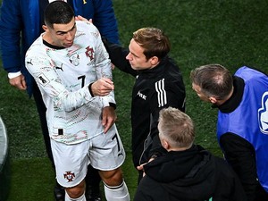 Pelatih Irlandia Klaim Ronaldo Salahkan Dirinya atas Kartu Merah
