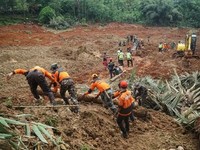 Petaka Longsor Timbun Warga di Cilacap, 3 Tewas-20 Orang Hilang