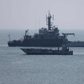 Wow! Tetangga 7.000 Km RI Pamer Militer 