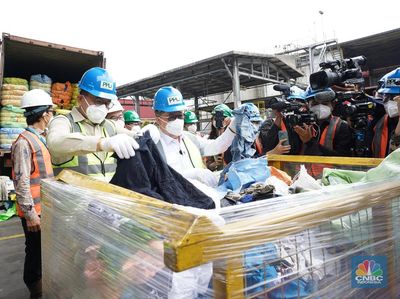 Pengusaha Kecil Ngadu ke DPR: Bisnis Bangkrut-Terancam Efek Thrifting