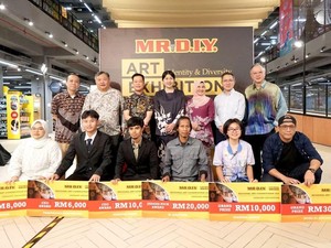 2 Seniman RI Raih Penghargaan MR.D.I.Y. Regional Art Competition 2025