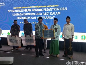 Kemenko PM Awali Pengapusan Kemiskinan Ekstrem dari Ponpes di Lamongan