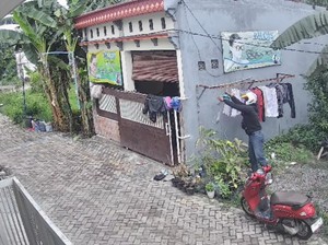 Teror Pencuri Pakaian Dalam Sasar Warga Gresik, Aksinya Terekam CCTV