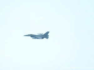 Pesawat Jet Tempur F-16 Kawal Kedatangan Raja Yordania Abdullah II di Jakarta